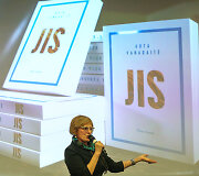 Rūtos Vanagaitės knygos &bdquo;Jis&ldquo; pristatymo akimirka