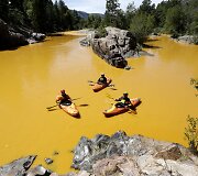 Upės vandenį Kolorade geltonai nuspalvino kasybos atliekos i&scaron; &scaron;achtos