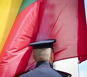 Valstybės vėliavos pakėlimo ceremonija Nepriklausomybės aik&scaron;tėje, Vilniuje