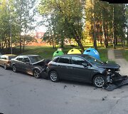 Sostinės Mokyklos gatvėje apdaužyti penki automobiliai