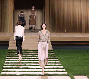 &bdquo;Chanel&ldquo; 2016 m. pavasario-vasaros kolekcija