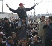 Migrantai blokuoja geležinkelį Graikijos ir Makedonijos pasienyje