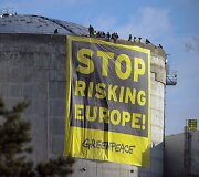 &bdquo;Greenpeace&ldquo; aktyvistai įsibrovė į Fesenheimo atominės elektrinės kompleksą rytų Prancūzijoje