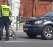Kaune partrenktas dviratininkas