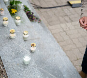 Aukų pagerbimas Naujosios Vilnios geležinkelio stoties memoriale