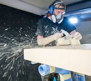 &bdquo;Jaguar Land Rover&ldquo; automobilių maketai tampa banglentėmis