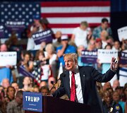Donaldą Trumpą palaikantys amerikiečiai