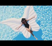 Eleonora Sebrova vaizdo klipe &bdquo;I Follow You&ldquo;