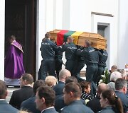 Tel&scaron;iai palydi žuvusį pareigūną Liudą &Scaron;imkų į paskutinę kelionę