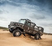 Naujasis &bdquo;Kamaz&ldquo; tiek savo forma tiek savybėmis primega G klasės &bdquo;Mercedes-Benz&ldquo; &ndash; greitas ir neįveikiamas