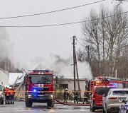 Ugniagesiai nuskubėjo gesinti Vilniaus Užupyje užsiliepsnojusio medinio namo