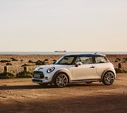 Sukūrė Karali&scaron;kosioms vestuvėms skirtą &bdquo;Mini&ldquo;