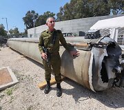 Izraelis parodė i&scaron; Negyvosios jūros i&scaron;trauktą Irano paleistą balistinę raketą