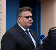 Užuojautų parei&scaron;kimas dėl i&scaron;puolio Nicoje prie Prancūzijos ambasados Vilniuje