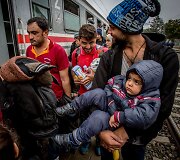 Migrantai Tovarniko (Kroatija) geležinkelio stotyje