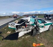 Greitkelyje į stovintį policijos automobilį rėžėsi pravažiuojanti ma&scaron;ina