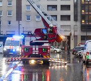 Į namą esantį &scaron;alia Seimo skubėjo ugnegesiai gelbėtojai