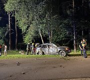 Vilniuje prie Vingio parko BMW atsitrenkė į medį