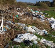 Keliasde&scaron;imt metų Asvejos ežero pa&scaron;onėje veikiantis nelegalus sąvartynas 