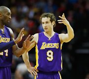 Kobe Bryantas ir Marcelinho Huertas