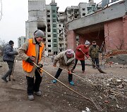 Ukrainiečiai grįžta į rusų karių suniokotas vietoves