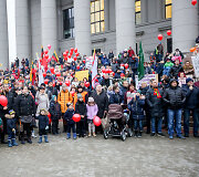 Vilniaus Nepriklausomybės aik&scaron;tėje susidūrė dviejų skirtingų mitingų dalyviai.