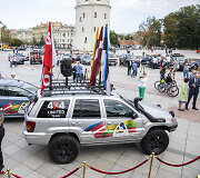 &bdquo;Jeep Club Lithuania&ldquo; automobilių kolonos startas nuo Gedimino kalno papėdės Vilniuje
