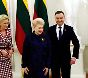 Kaimynių suartėjimo priežastys: i&scaron;spręstas konfliktas dėl &bdquo;Orlen&ldquo;, Rusijos agresija Ukrainoje, Lenkijos valdančiųjų siekis vienyti postsovietines &scaron;alis.
