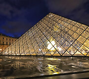 Luvro piramidė
