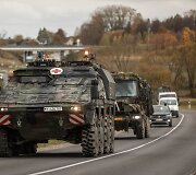 Lietuvos ir sąjungininkų kariai nuo pat ryto intensyviai tęsia judėjimą į Gen. Silvestro Žukausko poligoną Pabradėje.