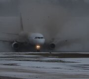 Vilniaus oro uoste nuo tako nuslydo lėktuvas