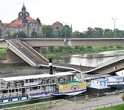 Dresdene sugriuvo tiltas