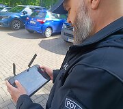 Rūkančius prie mokyklų paauglius Kauno policija fiksuoja dronu