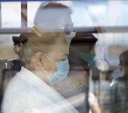 Vie&scaron;ojo transporto kontrolė Vilniuje primena keleiviams dėvėti kaukes
