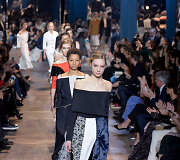 &bdquo;Christian Dior&ldquo; 2016 m. pavasario-vasaros auk&scaron;tosios mados kolekcijos modelis