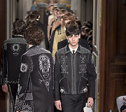 &bdquo;Valentino&ldquo; 2016 m. rudens-žiemos kolekcijos modelis