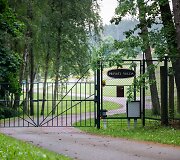Spaudos konferencija apie bendrovei &bdquo;Geovika&ldquo; priklausančiame sklype Trakų rajone galimai esantį požeminį pastatą.