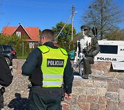 Merkinėje dažais apipiltas paminklas partizanų vadui Adolfui Ramanauskui-Vanagui