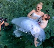 Fotografas Pierre'as Violle'as siūlo įspūdingas vestuvių fotosesijas po vandeniu Meksikoje