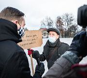 Vilniuje &ndash; protestas prie&scaron; veido kaukes