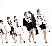 &bdquo;Chanel&ldquo; 2021 m. pavasario ir vasaros kolekcijos modeliai