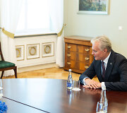Nida Grunskienė, Gitanas Nausėda