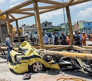 Rio de Žaneire nugriuvo savivarčio sunkvežimio kliudytas pėsčiųjų tiltas 