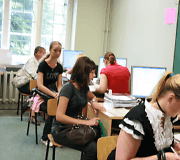 Penktadienį Klaipėdos universitete - jaunuolių sujudimas.