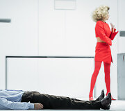 Scena i&scaron; spektaklio &bdquo;Sugrįžimas&ldquo; Klaipėdos dramos teatre