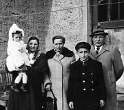 Romualdas Jakubas Veksleris-Va&scaron;kinelis su &scaron;eima jaunystėje.