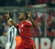 Davidas Alaba džiaugiasi įvarčiu.