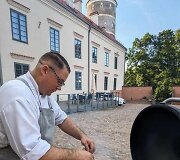 Pamenunės pilies restorano &bdquo;Kuknia&ldquo; virtuvės &scaron;efas Mantas Makaras