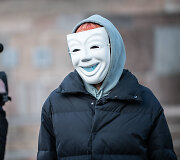 Vilniuje &ndash; protestas prie&scaron; veido kaukes