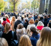 Socialinių darbuotojų akcija &bdquo;Kiek galime gintis rankinėmis?&ldquo;